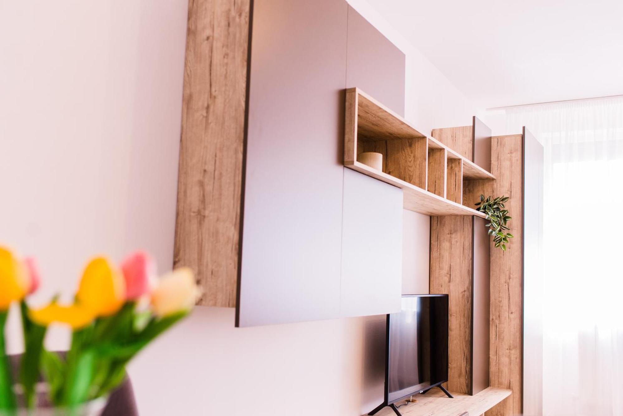 Riverside White Apartment Сату Маре Екстериор снимка