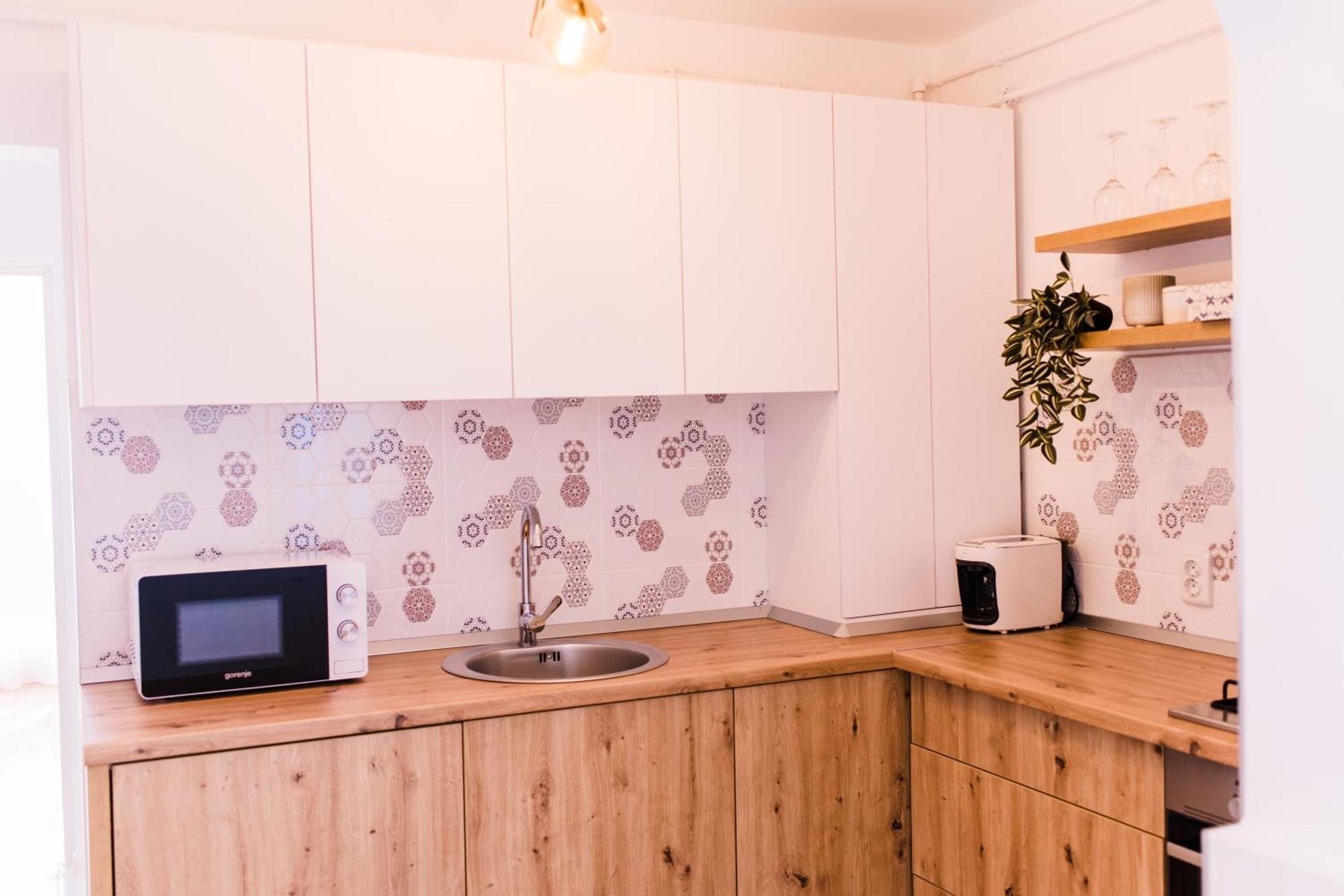 Riverside White Apartment Сату Маре Екстериор снимка