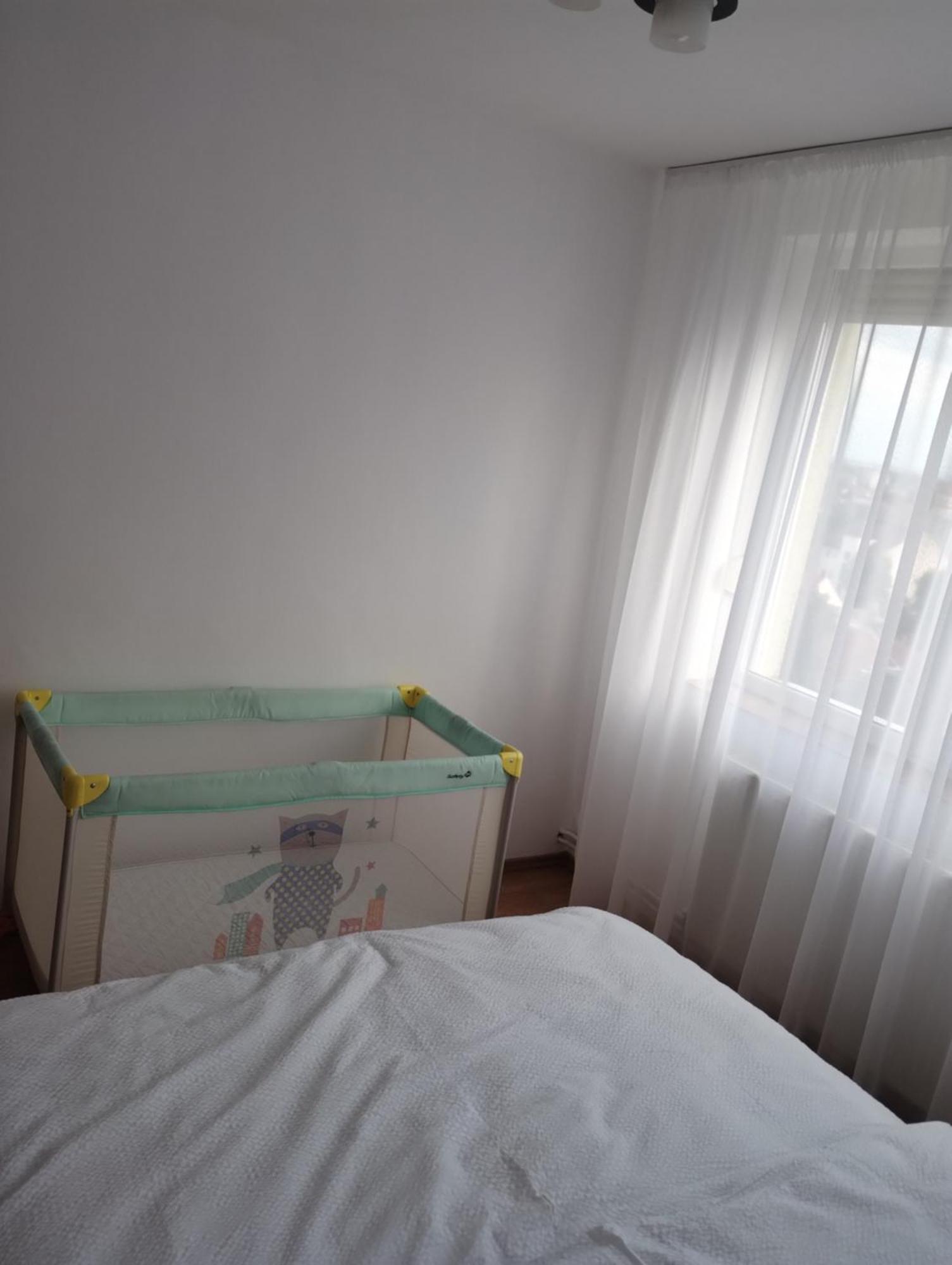 Riverside White Apartment Сату Маре Екстериор снимка